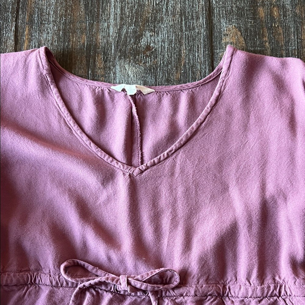 Chic Mauve Ruffle Blouse - Picture 3 of 8